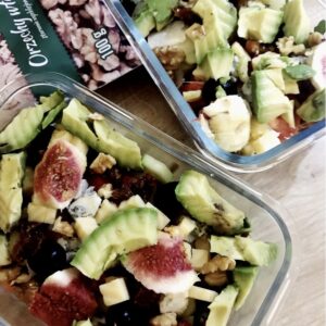 Sałatka z awokado, figą i gorgonzolą