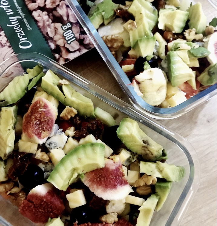 Sałatka z awokado, figą i gorgonzolą