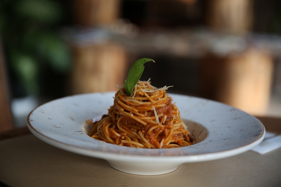 Klopsiki a’la spaghetti czyli makaronowe gniazda z klopsikami