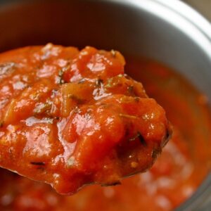 Pomidorowe leczo z mięsem mielonym